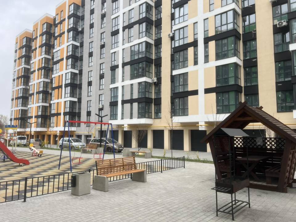 1000variantiv Real Estate