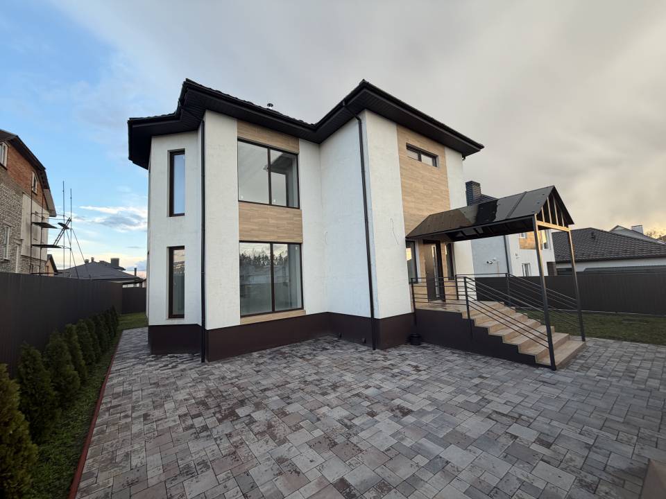 1000variantiv Real Estate