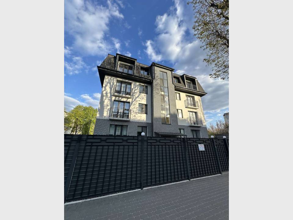 1000variantiv Real Estate