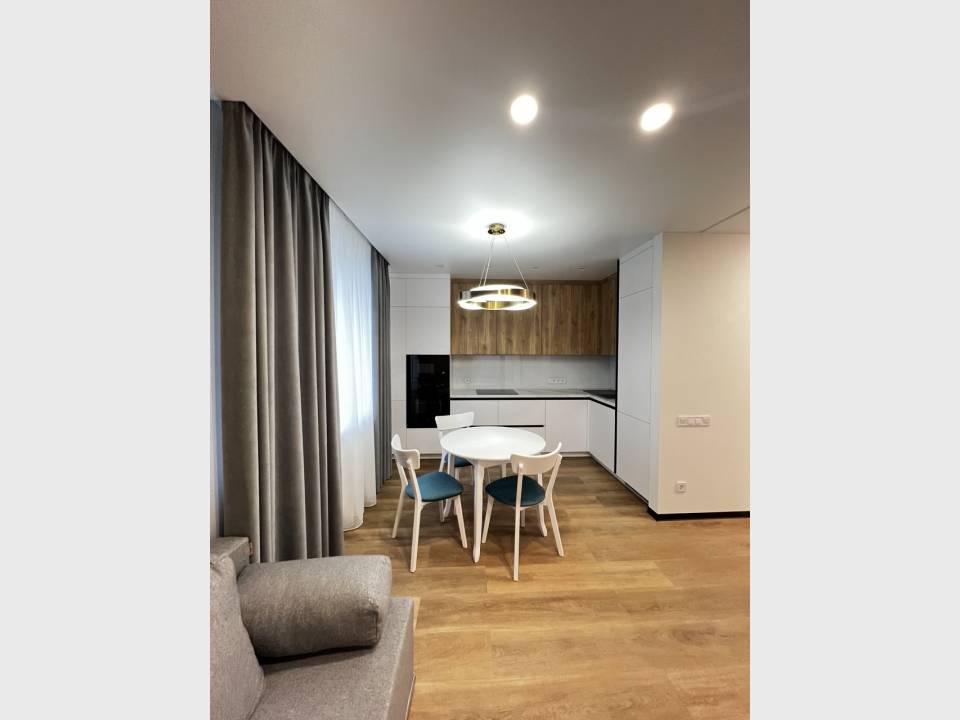 1000variantiv Real Estate