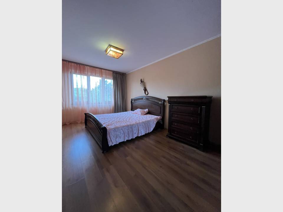 1000variantiv Real Estate