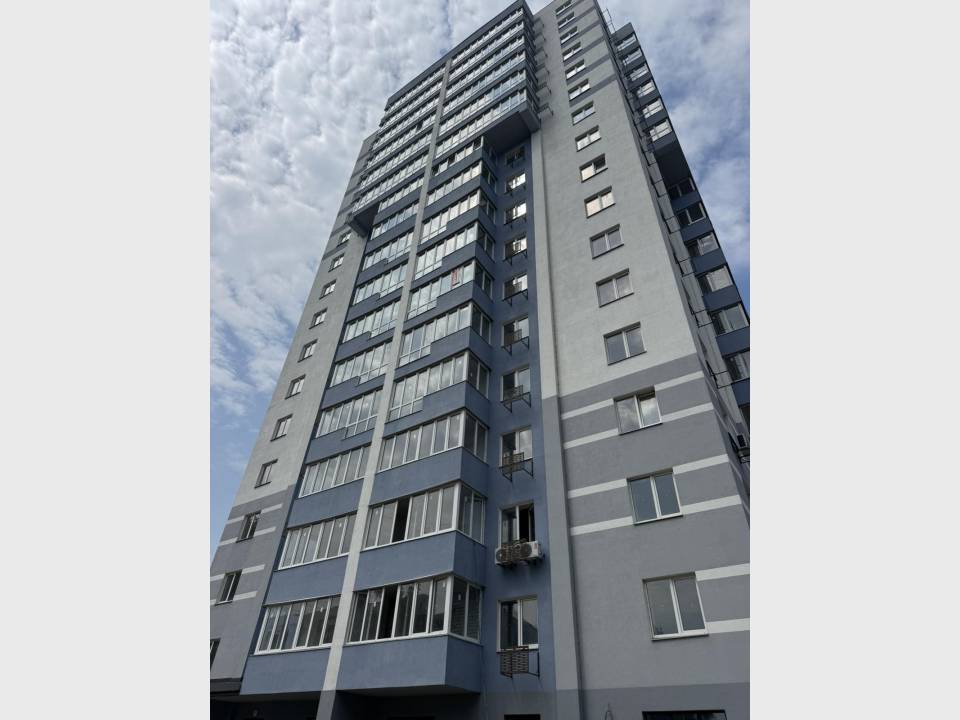 1000variantiv Real Estate
