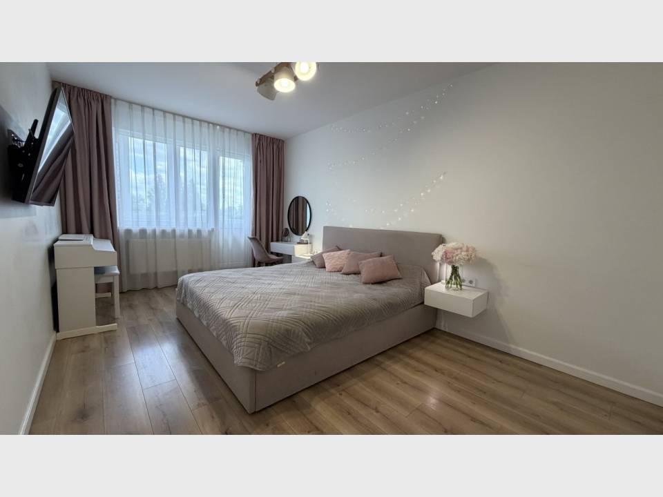 1000variantiv Real Estate